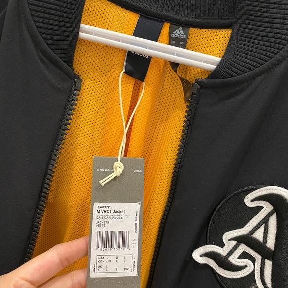 ADIDAS VCRT BOMBER JACKET (BRAND NEW) - Picture 6 of 9